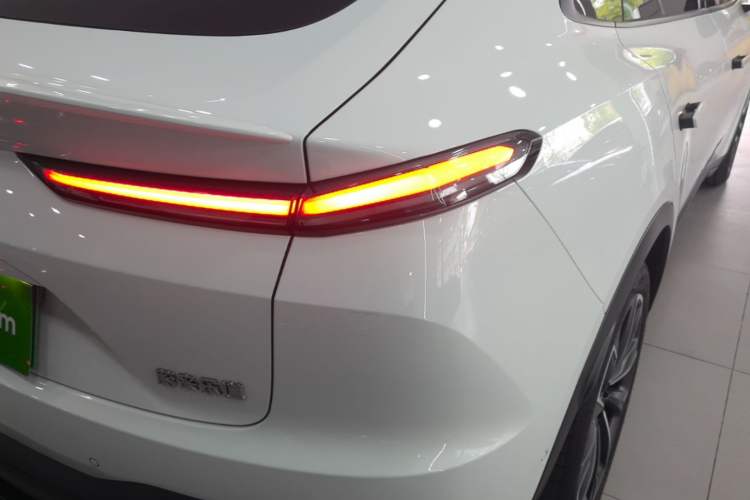 Used ONVO L60 2025 Model—85 kWh All-Wheel-Drive Version Right Rear Taillight