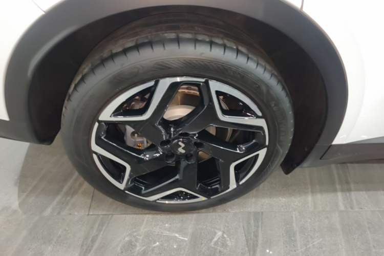 Used ONVO L60 2025 Model—60 kWh Rear-Wheel-Drive Version Right Rear Wheel Hub