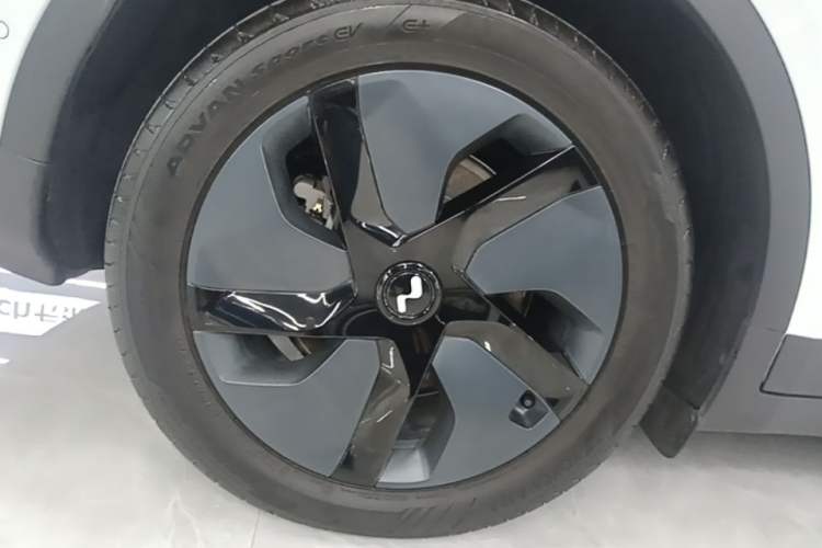 Used ONVO L60 2025 Model—60 kWh Rear-Wheel-Drive Version Right Rear Wheel Hub