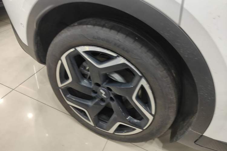 Used ONVO L60 2025 Model—60 kWh All-Wheel-Drive Version Right Rear Wheel Hub