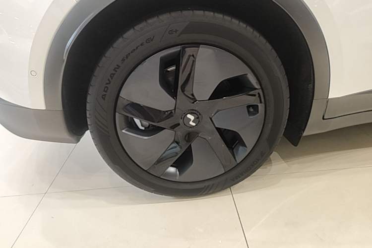 Used ONVO L60 2025 Model—60 kWh Rear-Wheel-Drive Version Right Rear Wheel Hub