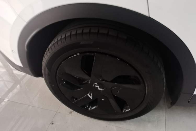 Used ONVO L60 2025 Model—60 kWh All-Wheel-Drive Version Right Rear Wheel Hub
