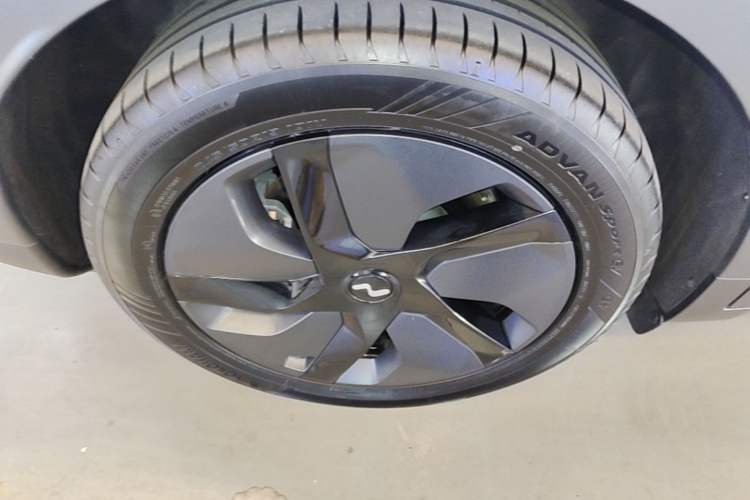 Used ONVO L60 2025 Model—60 kWh Rear-Wheel-Drive Version Right Rear Wheel Hub
