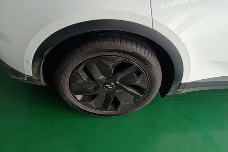 Used ONVO L60 2025 Model—60 kWh All-Wheel-Drive Version Right Rear Wheel Hub
