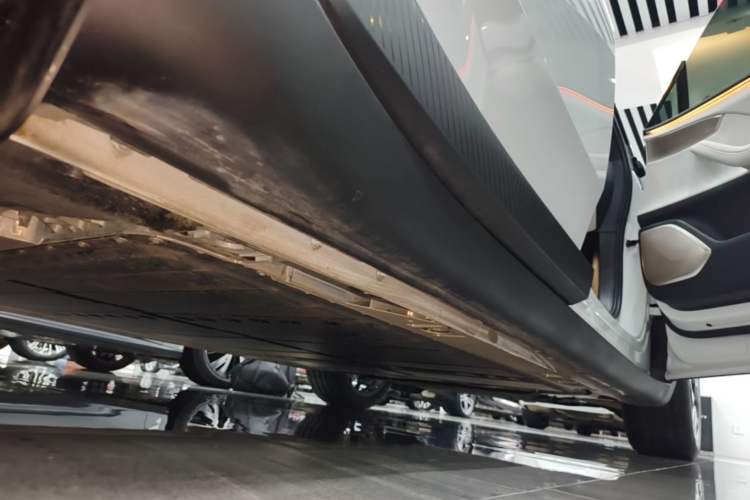 Used ONVO L60 2025 Model—60 kWh Rear-Wheel-Drive Version Right Side Sill