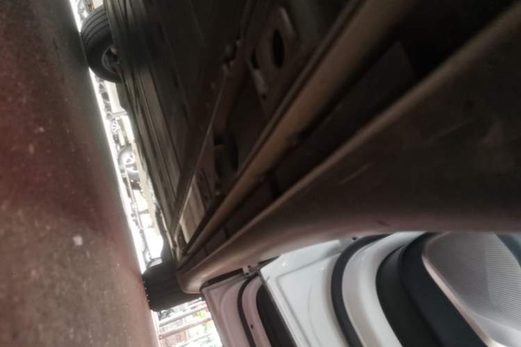 Used ONVO L60 2025 Model—60 kWh Rear-Wheel-Drive Version Right Side Sill