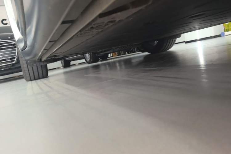 Used ONVO L60 2025 Model—85 kWh All-Wheel-Drive Version Right Side Sill