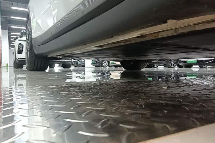 Used ONVO L60 2025 Model—60 kWh Rear-Wheel-Drive Version Right Side Sill