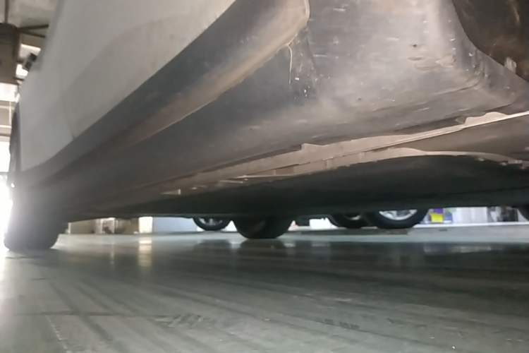 Used ONVO L60 2025 Model—85 kWh Rear-Wheel-Drive Version Right Side Sill