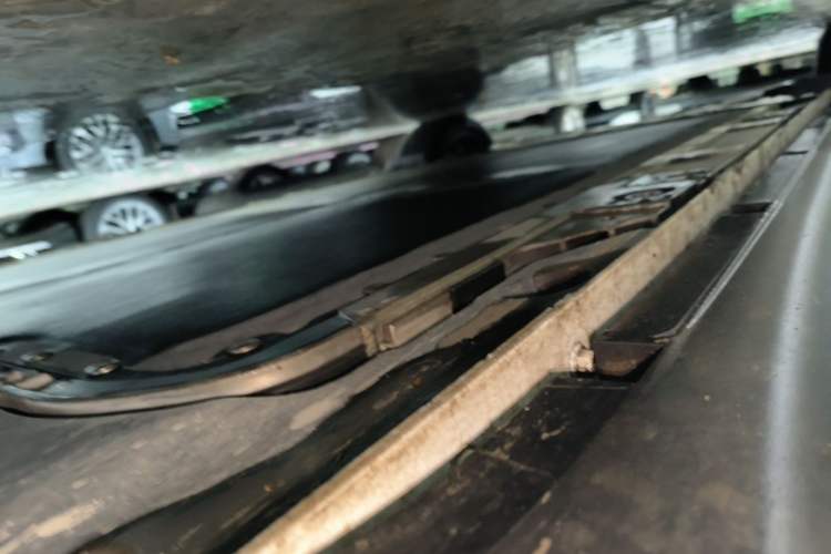 Used ONVO L60 2025 Model—60 kWh All-Wheel-Drive Version Right Side Sill