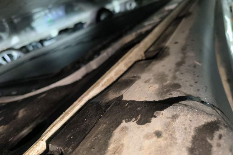 Used ONVO L60 2025 Model—60 kWh Rear-Wheel-Drive Version Right Side Sill