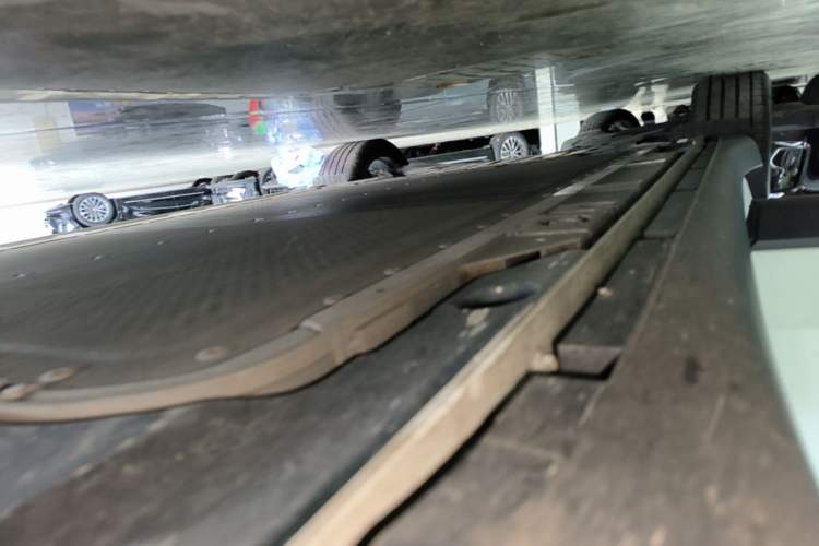 Used ONVO L60 2025 Model—60 kWh All-Wheel-Drive Version Right Side Sill