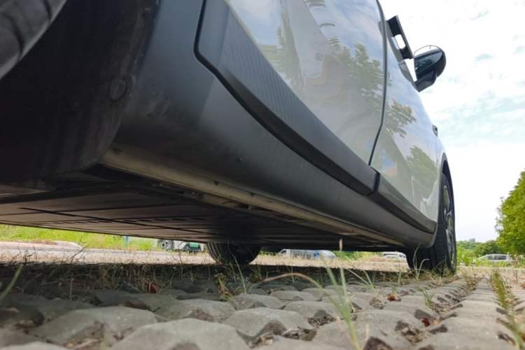 Used ONVO L60 2025 Model—60 kWh Rear-Wheel-Drive Version Right Side Sill