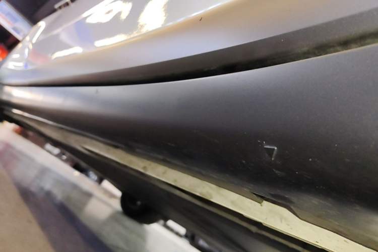 Used ONVO L60 2025 Model—60 kWh Rear-Wheel-Drive Version Right Side Sill