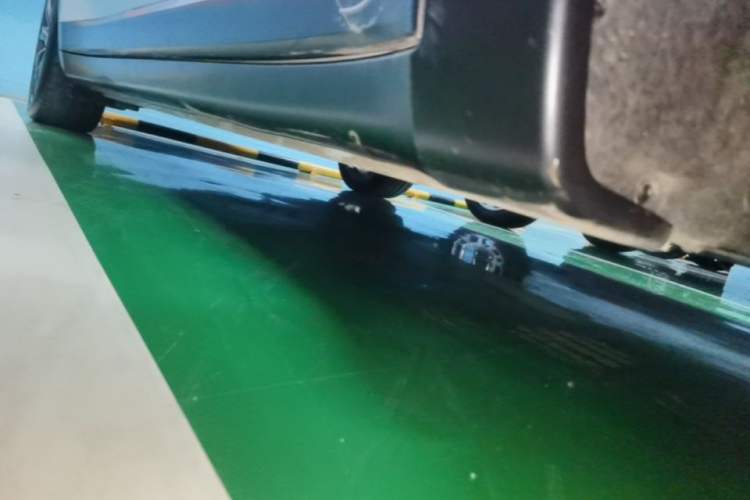 Used ONVO L60 2025 Model—60 kWh Rear-Wheel-Drive Version Right Side Sill