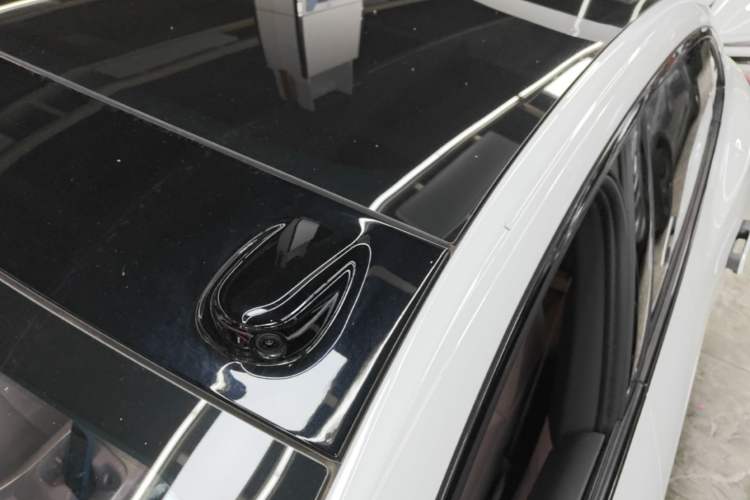 Used ONVO L60 2025 Model—60 kWh Rear-Wheel-Drive Version Roof