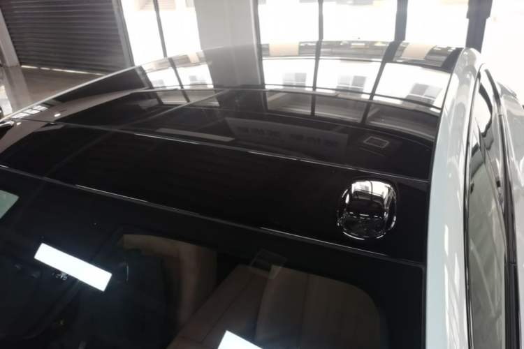 Used ONVO L60 2025 Model—60 kWh All-Wheel-Drive Version Roof