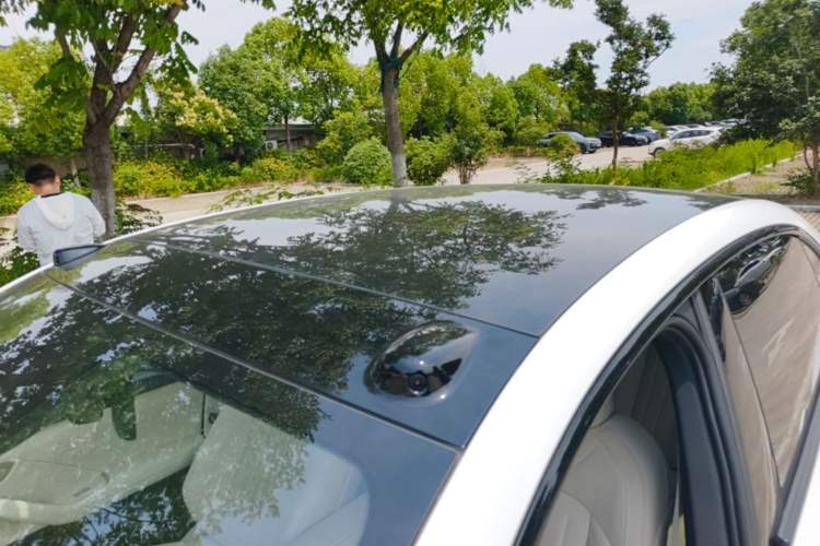 Used ONVO L60 2025 Model—60 kWh Rear-Wheel-Drive Version Roof