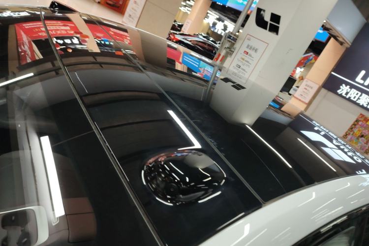 Used ONVO L60 2025 Model—85 kWh All-Wheel-Drive Version Roof