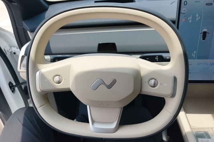 Used ONVO L60 2025 Model—60 kWh Rear-Wheel-Drive Version Steering Wheel