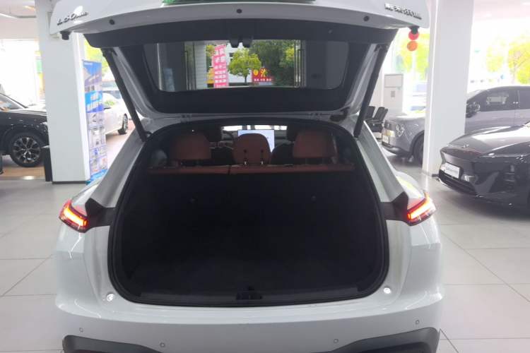 Used ONVO L60 2025 Model—85 kWh All-Wheel-Drive Version Trunk