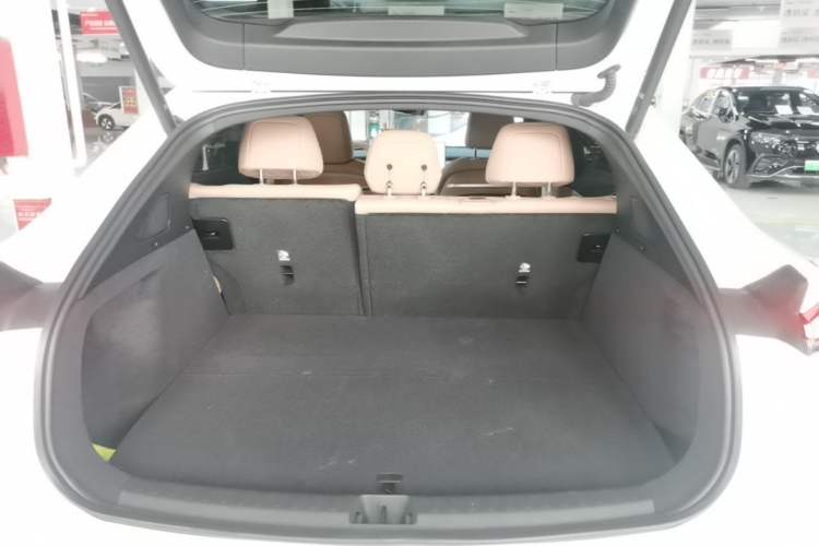Used ONVO L60 2025 Model—60 kWh All-Wheel-Drive Version Trunk