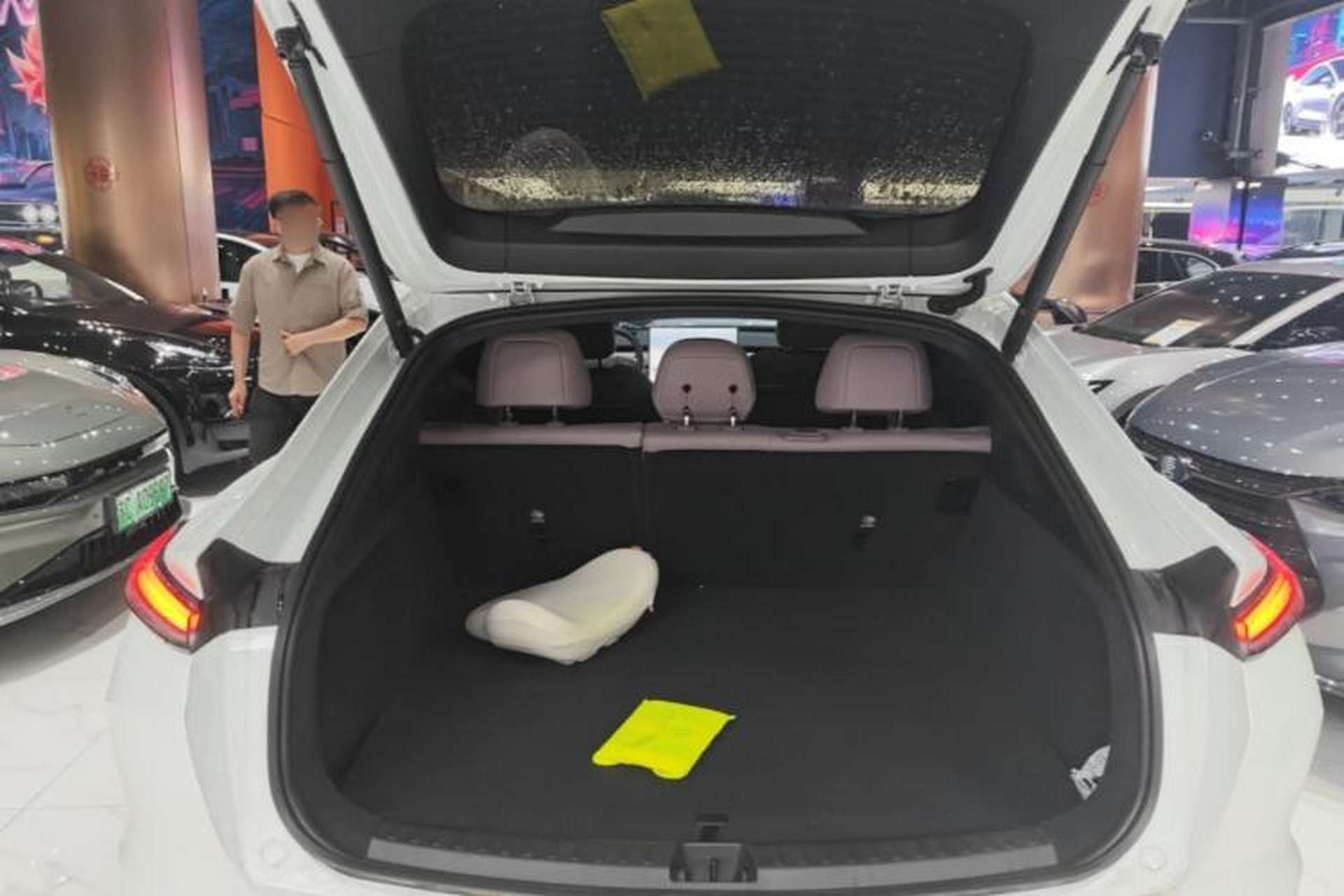 Used ONVO L60 2025 Model—60 kWh Rear-Wheel-Drive Version Trunk