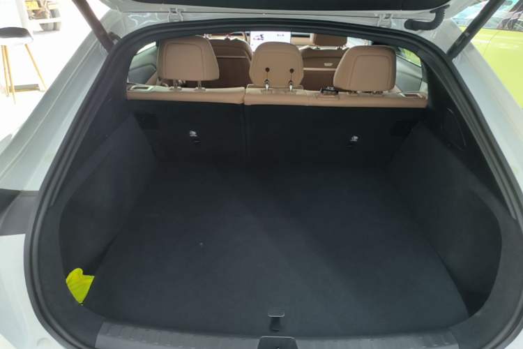 Used ONVO L60 2025 Model—60 kWh All-Wheel-Drive Version Trunk