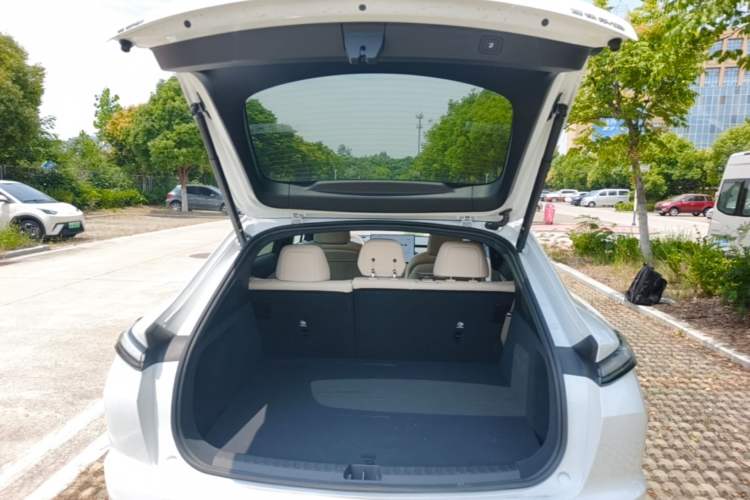 Used ONVO L60 2025 Model—60 kWh Rear-Wheel-Drive Version Trunk