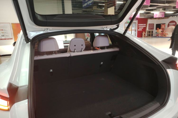 Used ONVO L60 2025 Model—85 kWh All-Wheel-Drive Version Trunk