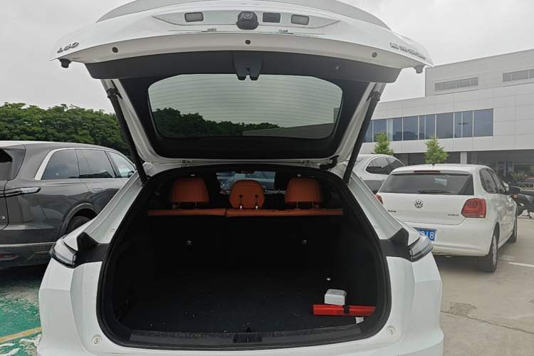 Used ONVO L60 2025 Model—60 kWh Rear-Wheel-Drive Version Trunk