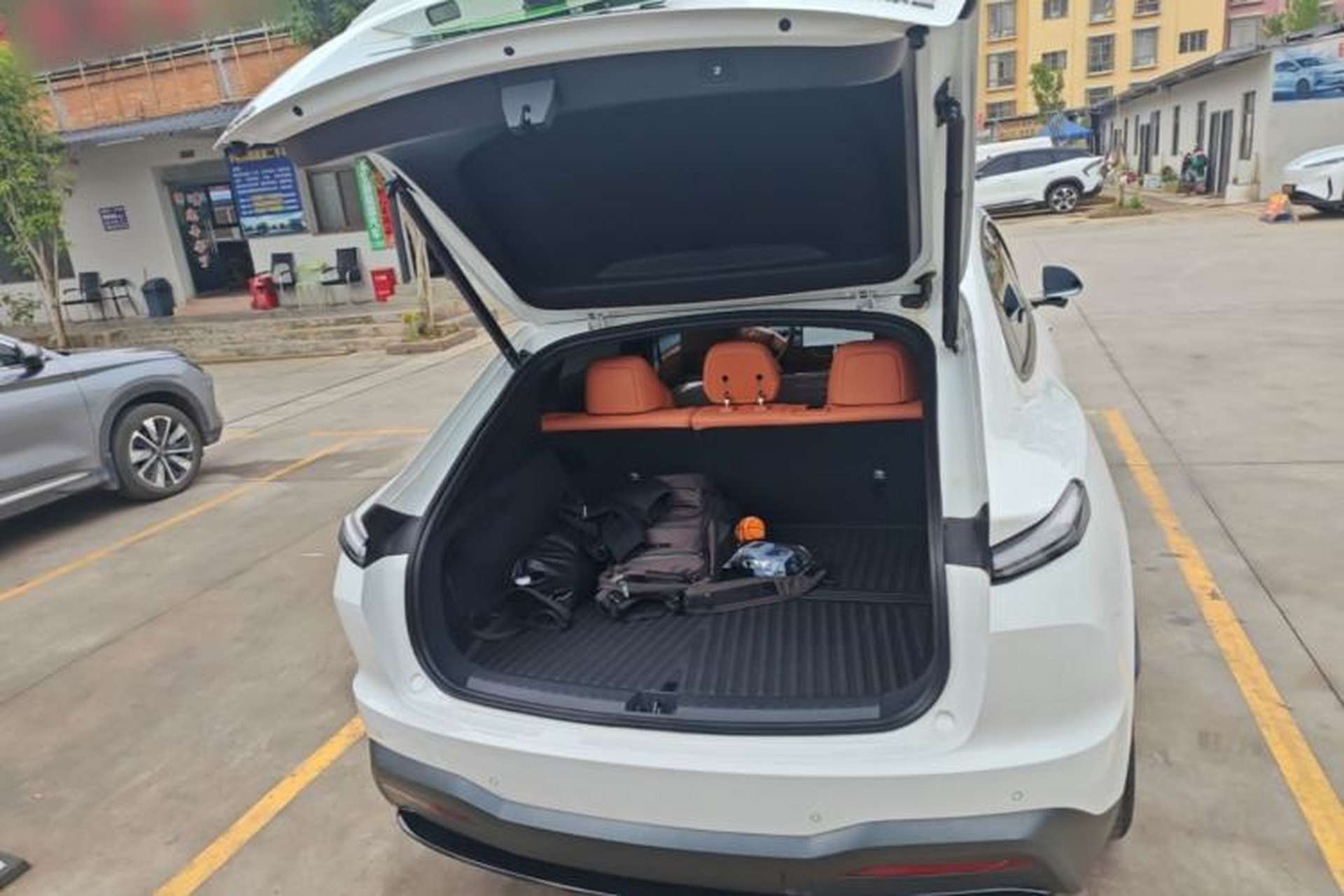 Used ONVO L60 2025 Model—60 kWh Rear-Wheel-Drive Version Trunk