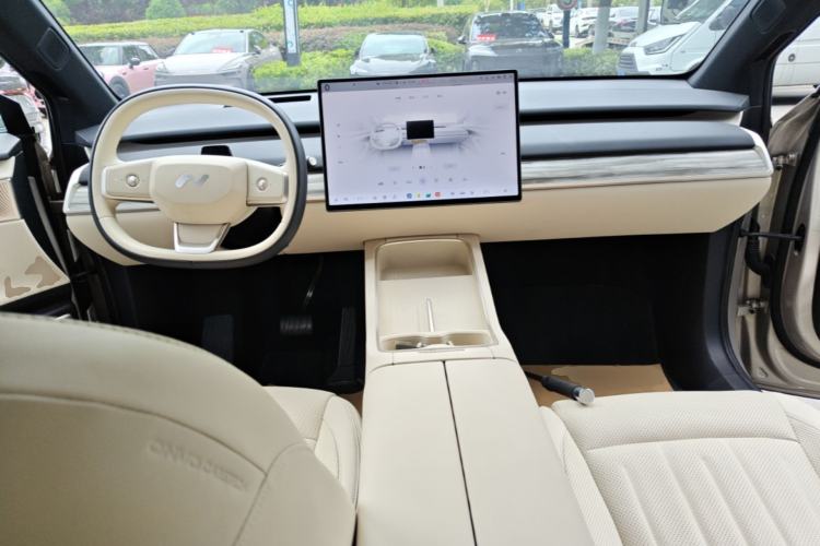 Used ONVO L60 2025 Model—60 kWh All-Wheel-Drive Version Center Console