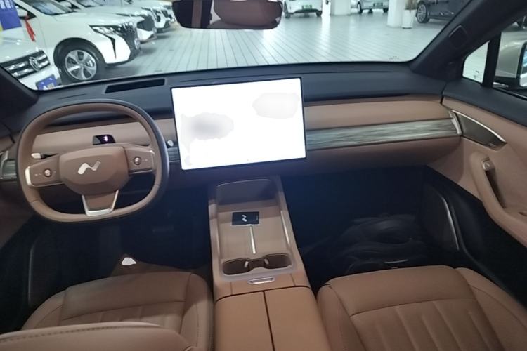 Used ONVO L60 2025 Model—60 kWh All-Wheel-Drive Version Center Console