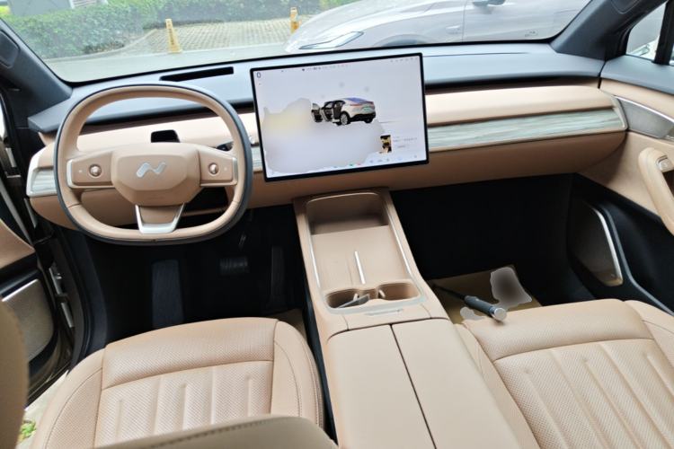 Used ONVO L60 2025 Model—60 kWh All-Wheel-Drive Version Center Console