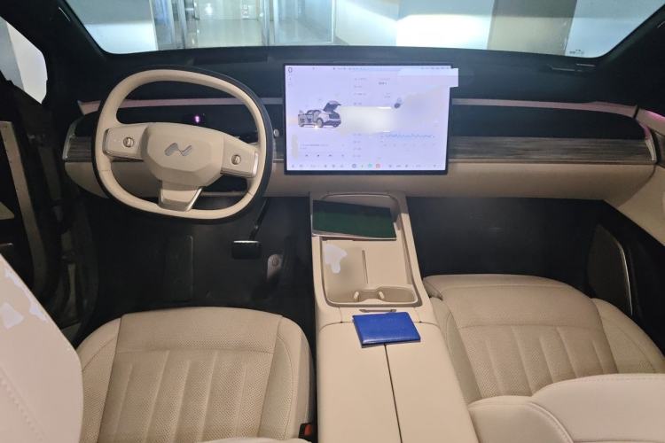 Used ONVO L60 2025 Model—60 kWh Rear-Wheel-Drive Version Center Console