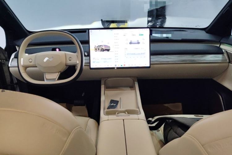 Used ONVO L60 2025 Model—60 kWh All-Wheel-Drive Version Center Console