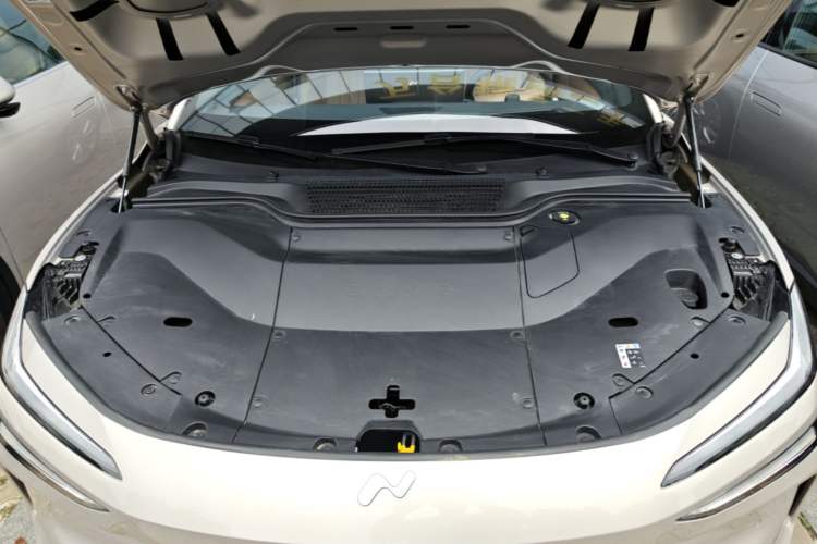 Used ONVO L60 2025 Model—60 kWh All-Wheel-Drive Version Engine Bay