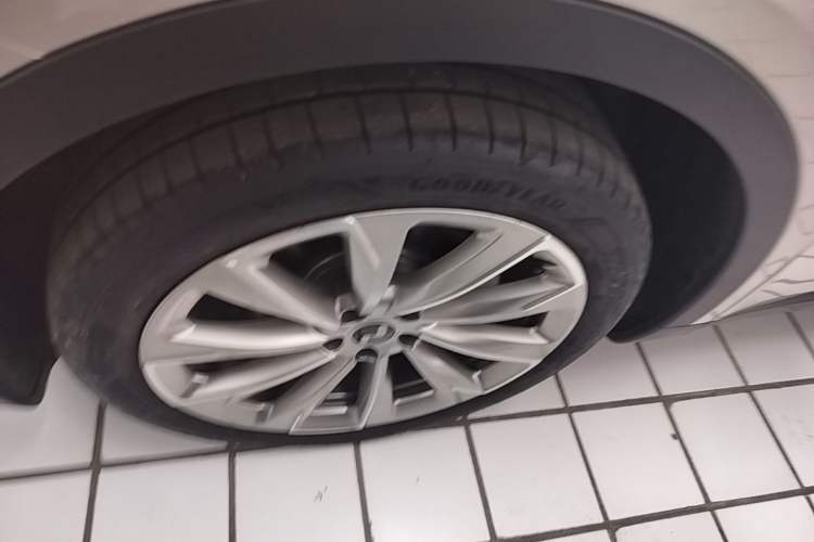 Used ONVO L60 2025 Model—60 kWh All-Wheel-Drive Version Exterior 4