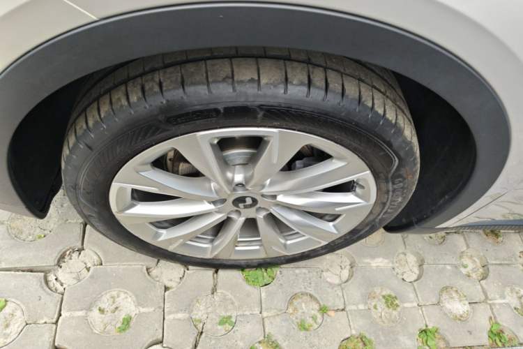 Used ONVO L60 2025 Model—60 kWh All-Wheel-Drive Version Exterior 4
