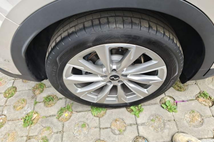 Used ONVO L60 2025 Model—60 kWh All-Wheel-Drive Version Exterior 5