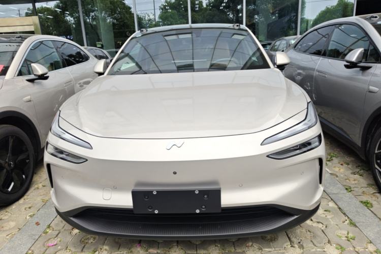 Used ONVO L60 2025 Model—60 kWh All-Wheel-Drive Version Front