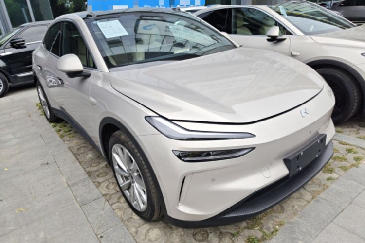 Used ONVO L60 2025 Model—60 kWh All-Wheel-Drive Version Front Right 45 Deg