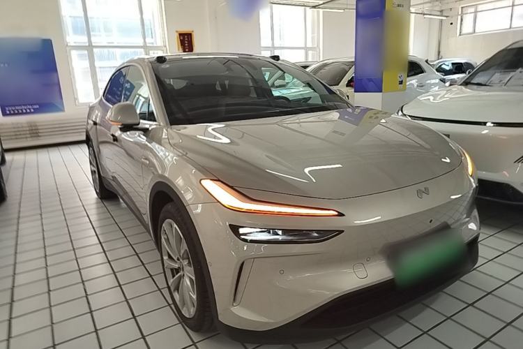 Used ONVO L60 2025 Model—60 kWh All-Wheel-Drive Version Front Right 45 Deg