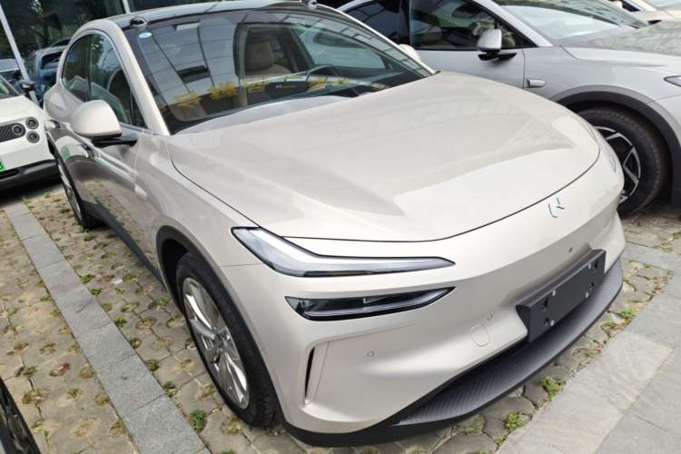 Used ONVO L60 2025 Model—60 kWh All-Wheel-Drive Version Front Right 45 Deg