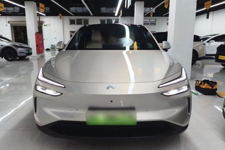 Used ONVO L60 2025 Model—60 kWh All-Wheel-Drive Version Front