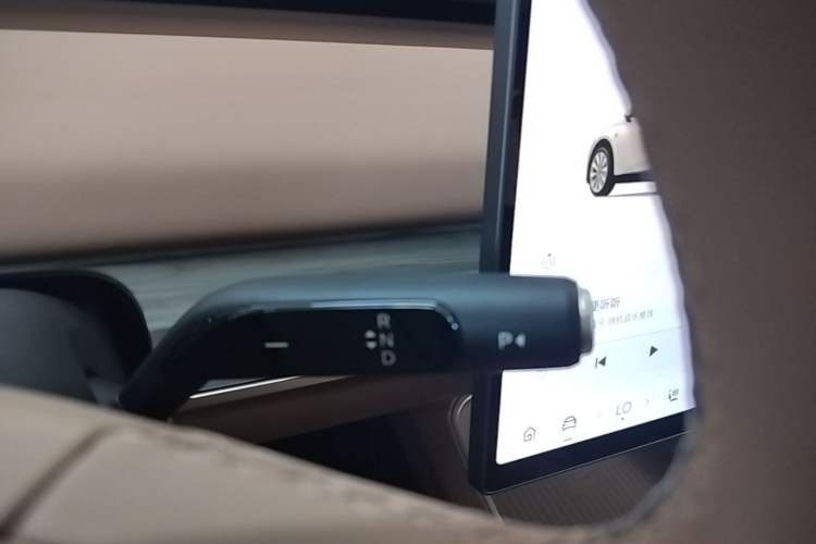 Used ONVO L60 2025 Model—60 kWh All-Wheel-Drive Version Gear Lever