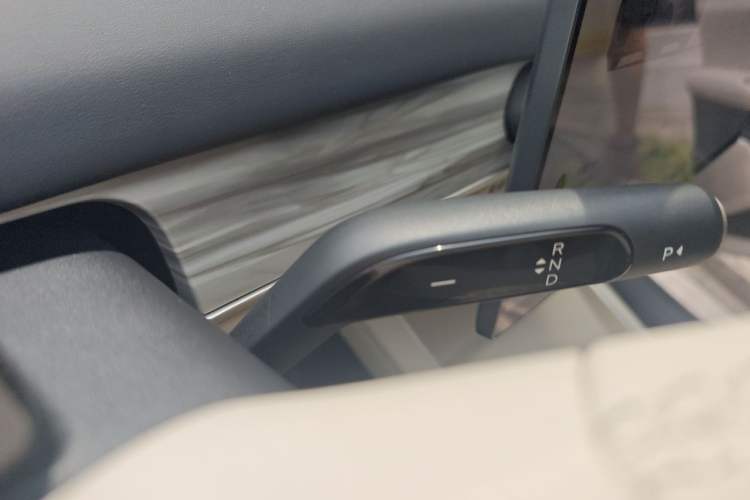 Used ONVO L60 2025 Model—60 kWh Rear-Wheel-Drive Version Gear Lever