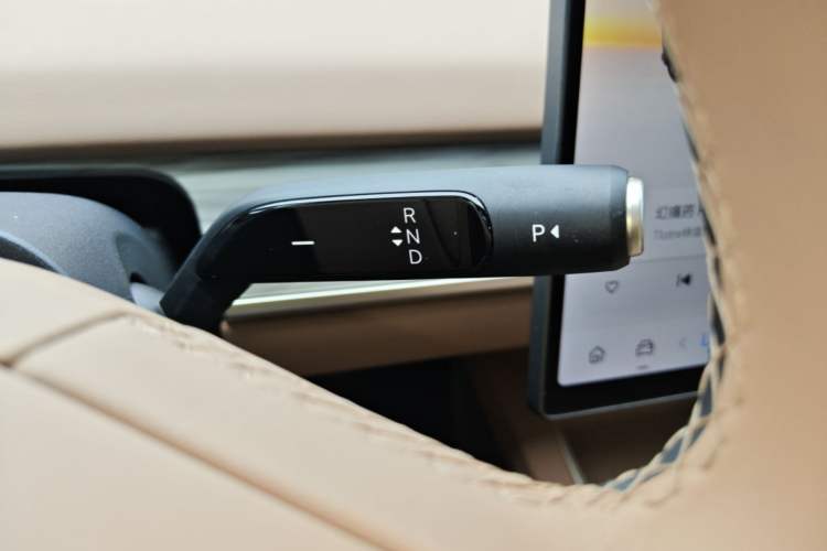 Used ONVO L60 2025 Model—60 kWh All-Wheel-Drive Version Gear Lever