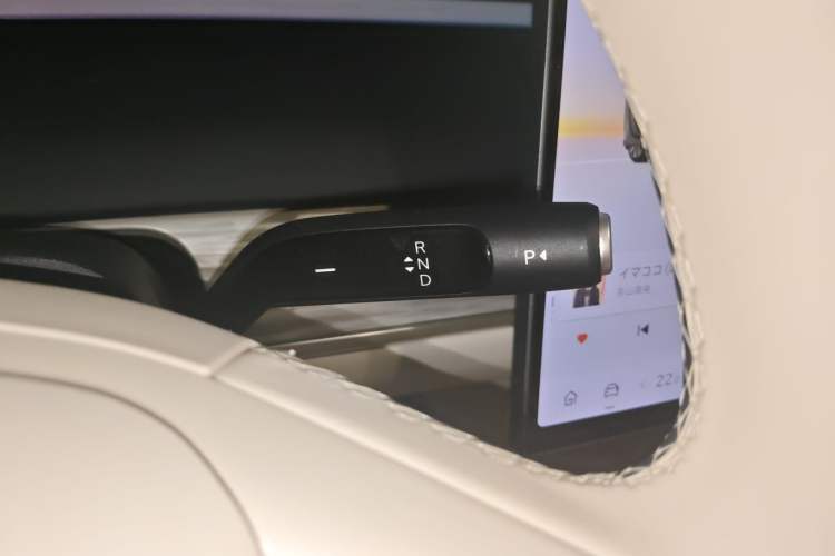 Used ONVO L60 2025 Model—60 kWh Rear-Wheel-Drive Version Gear Lever